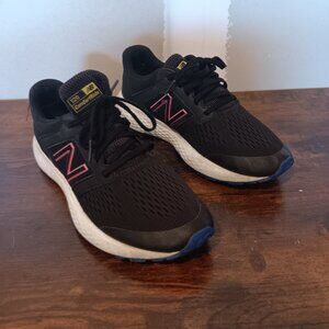 New Balance 520 V5 Black Pink Women’s Running Shoes Size 9.5